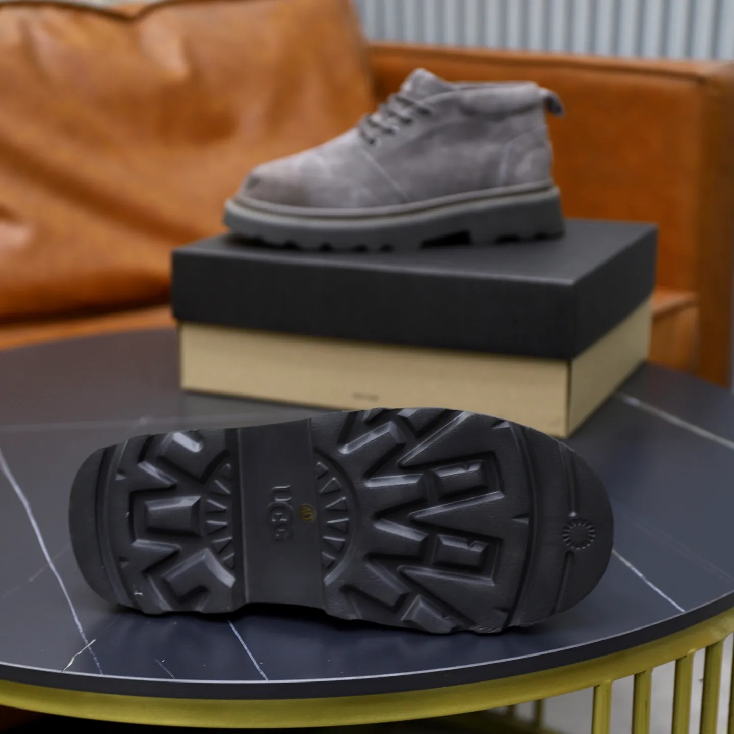 Ex-factory price: 640💰Thick wool imported from Australia Brand: UGG genuine purchasing agent Size: 39-45 Grade: Official website 1:1 Material: First layer of genuine leather waterproof and antifreeze upper Real wool lining Original non-slip soft wear-resistant outsole Style category: Men's casual shoes Trendy style Comfortable on the feet Color: Official website color synchronization